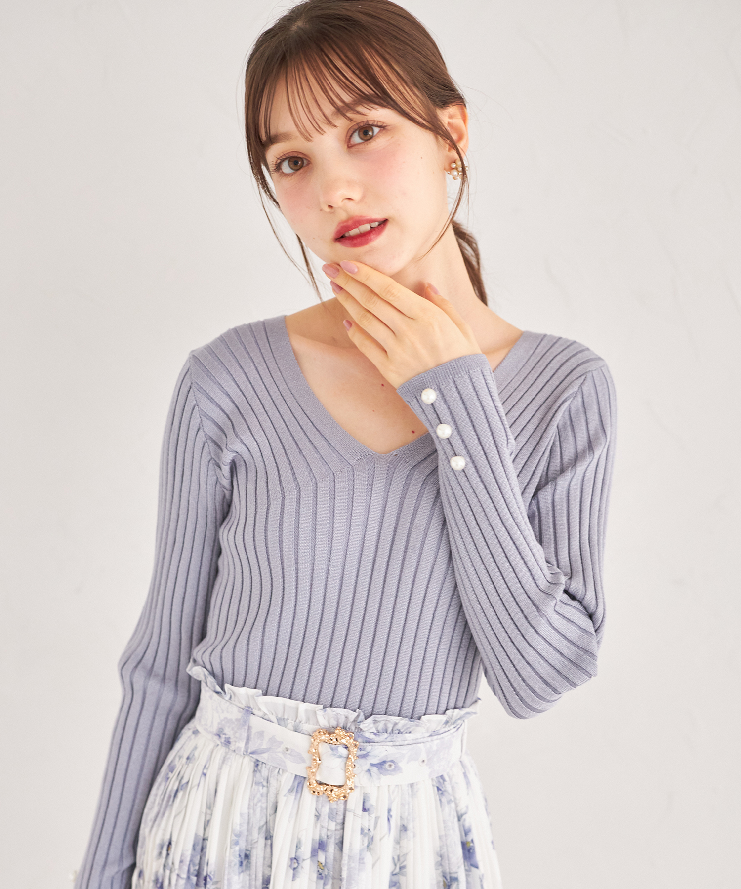 衝撃 これが限界超特価！超美品　 Ｄ300 35 m-70mズーム　10/19迄 袖口パール付きVネックリブニットプルオーバー