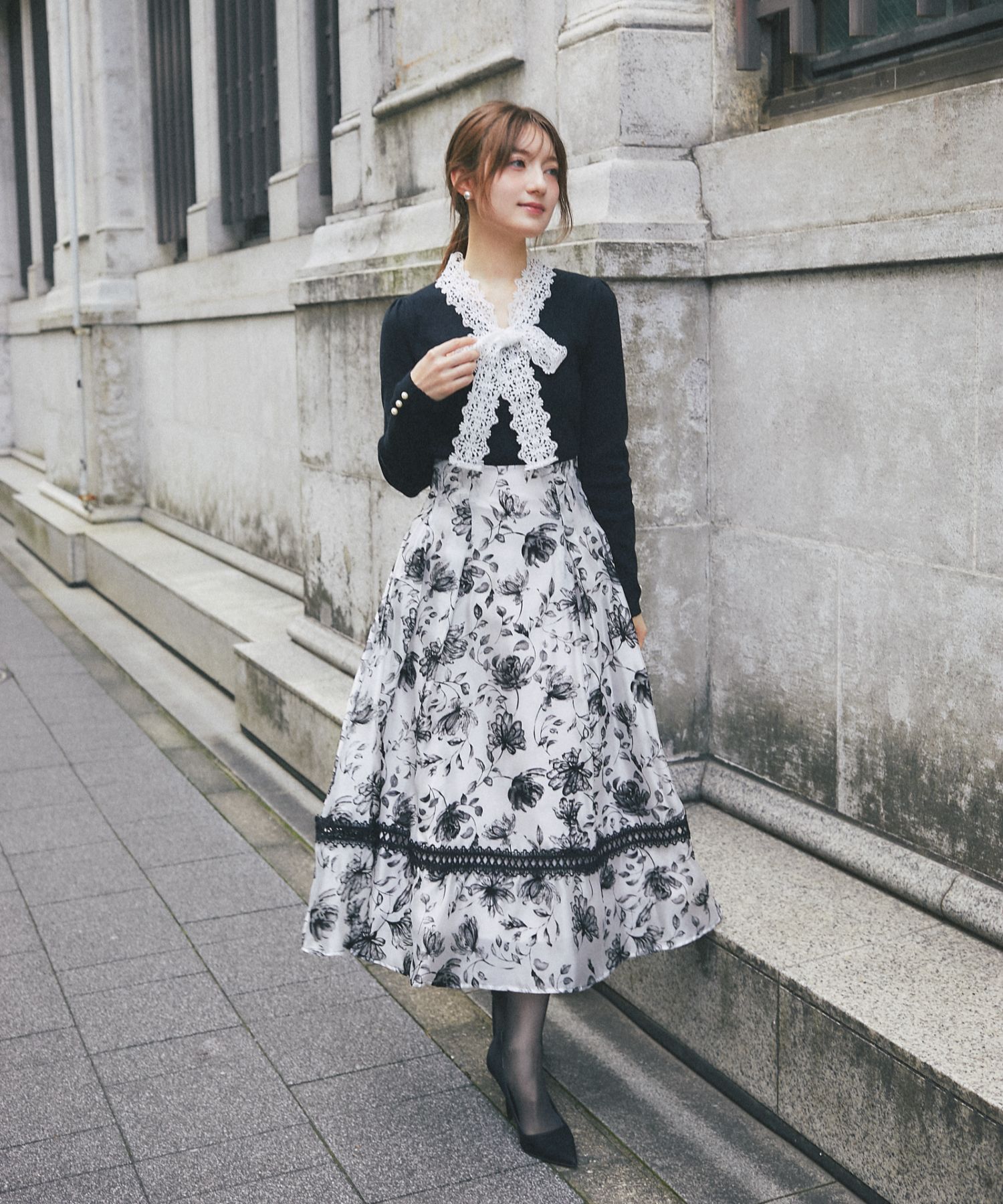 バックレースアップシアーフロッキーフラワータックボリュームフレア