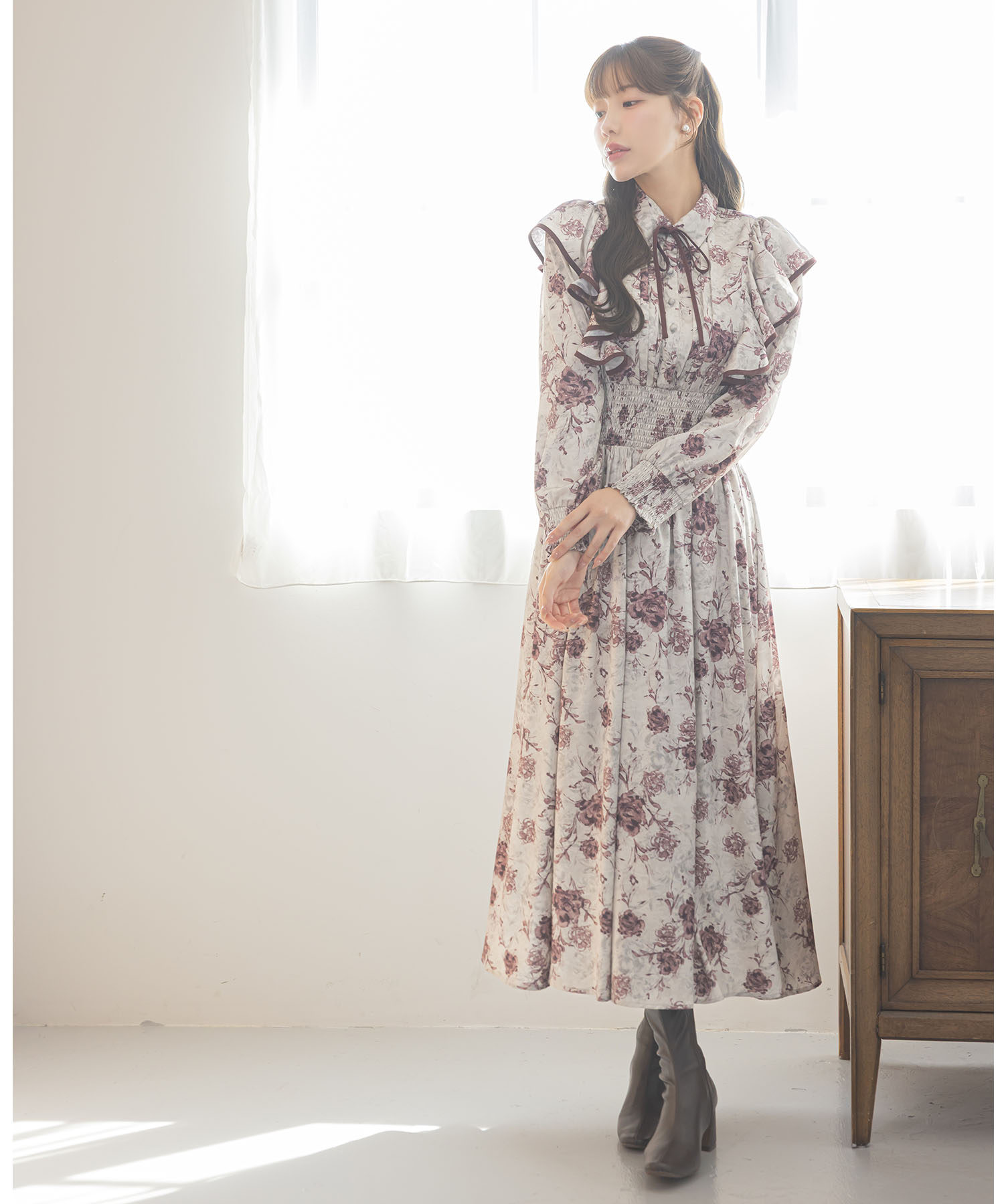 リボン付きアンティークフラワープリントピンタックフリルシャーリング