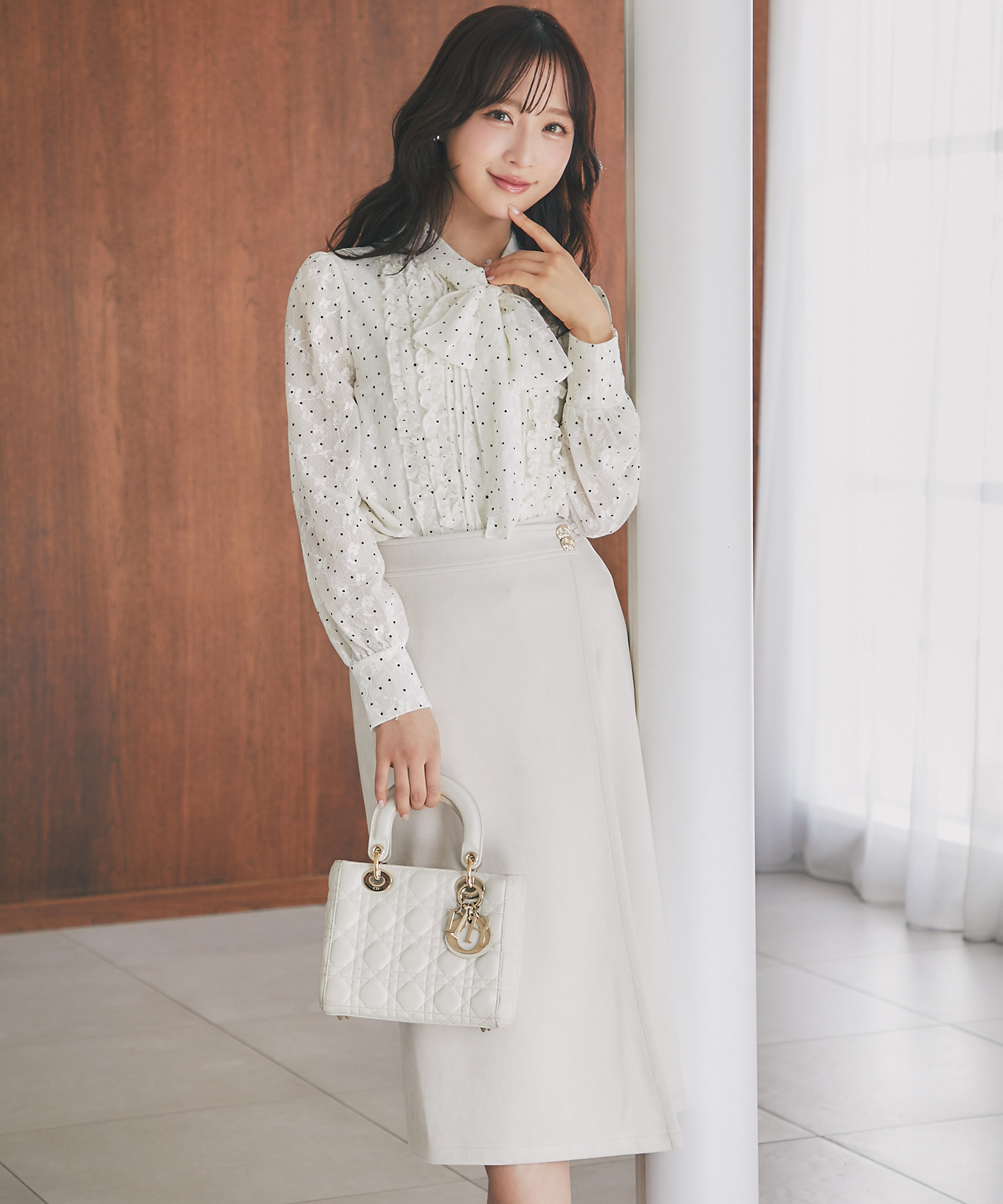 変形飾り釦付きスエードラップ風タイトスカート