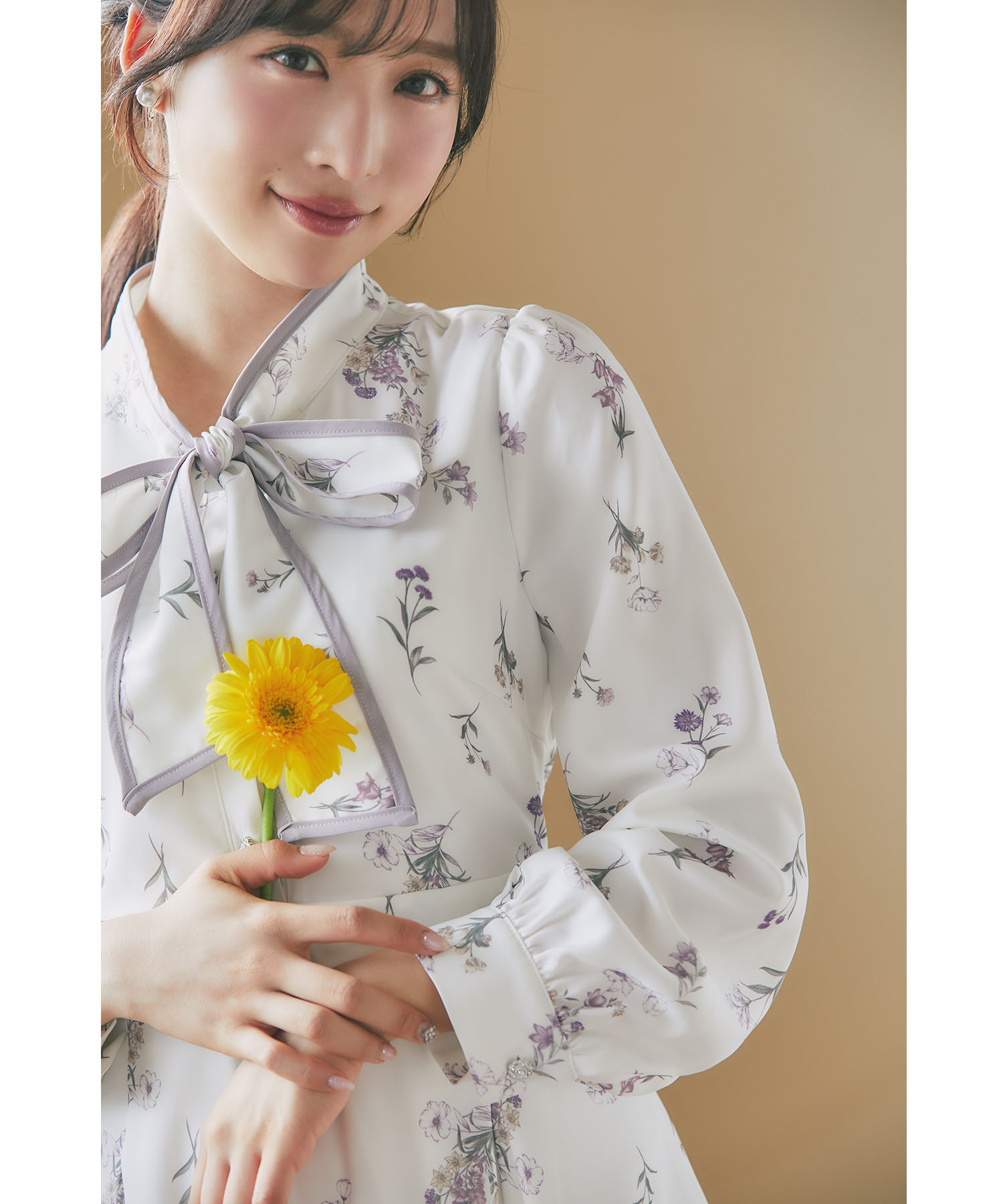 配色ライン入りボウタイリボン付きフラワープリントワンピース