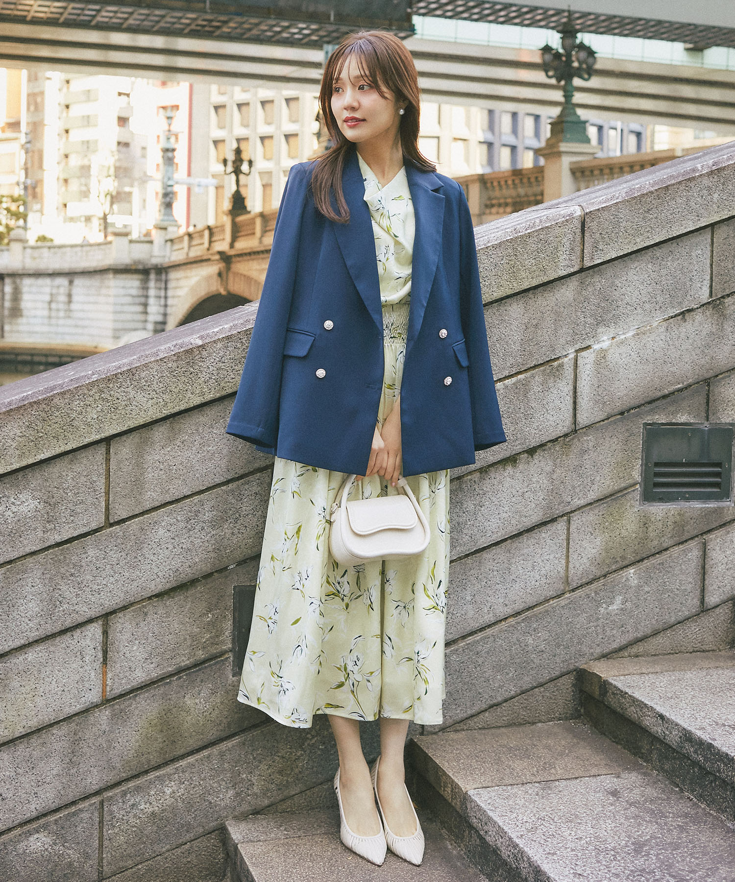 ベージュ ダブル　ジャケット（ワンピース） 羽織るだけでコーデを格上げしてくれるビジュー釦ダブルジャケット