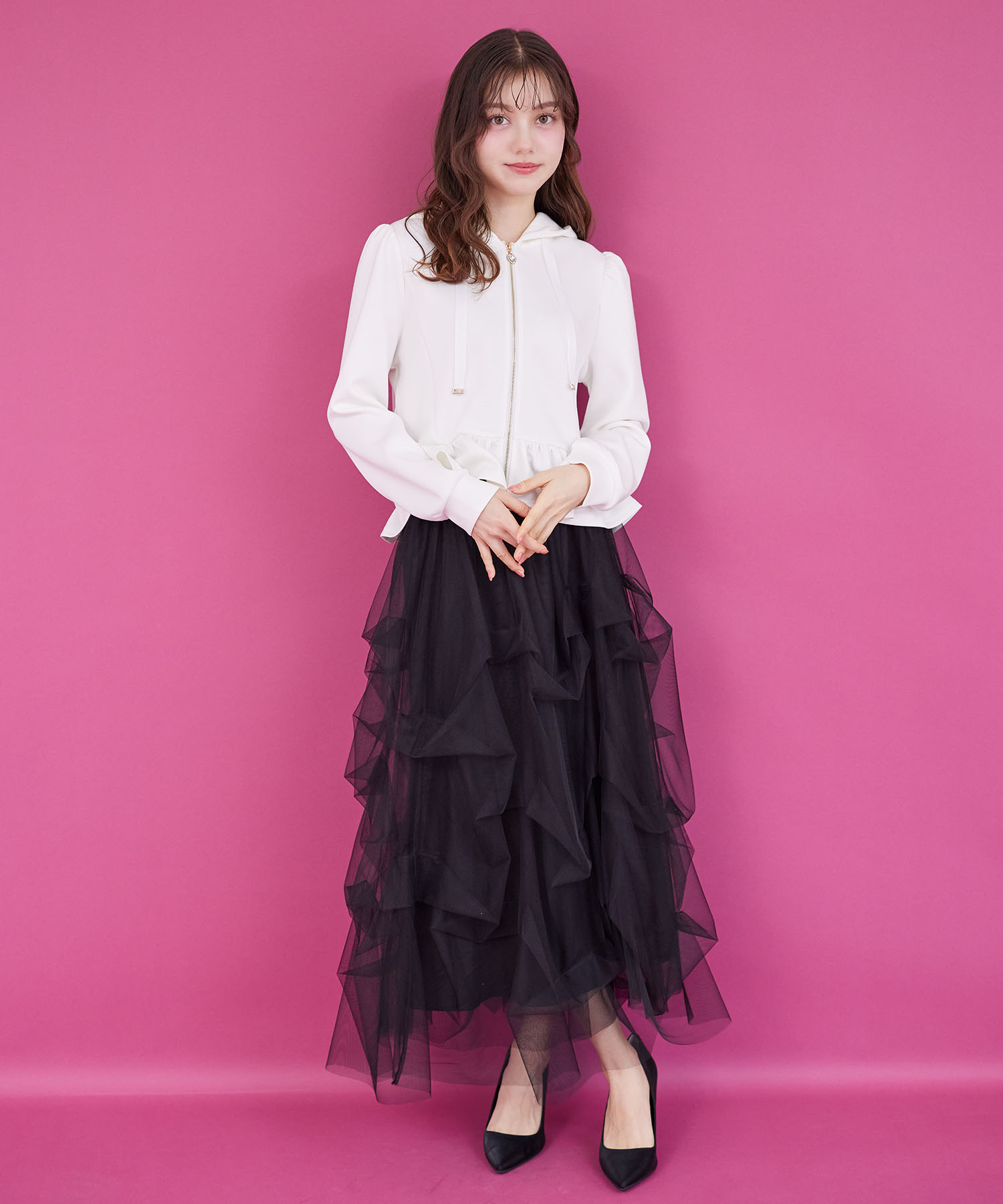 日常をドラマティックに変える♪ハートチャームファスナー裾フリルパーカー