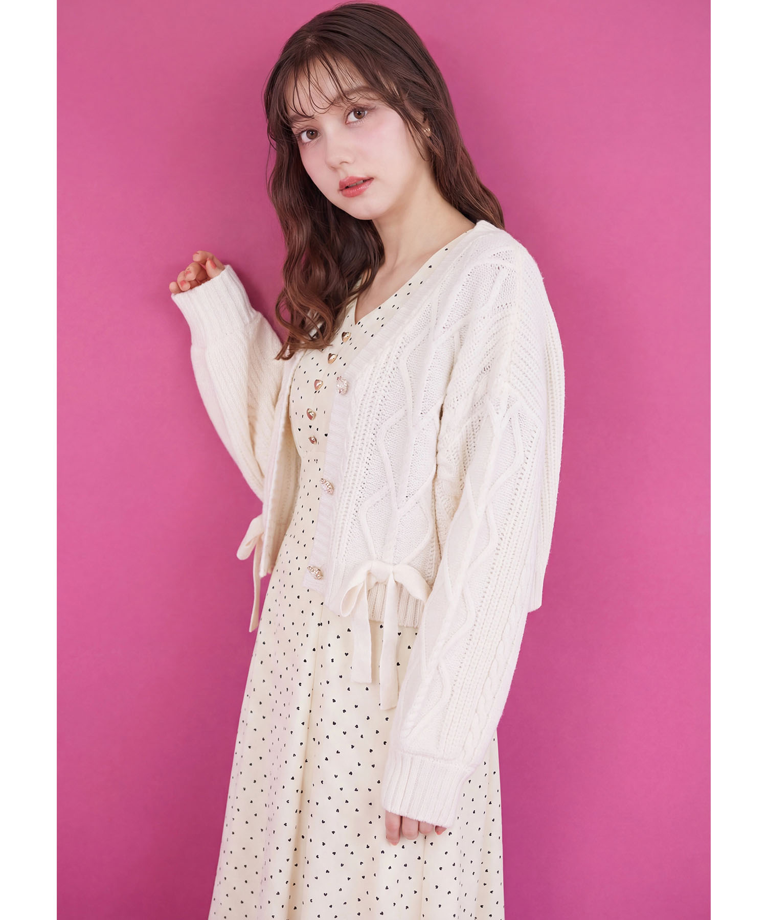 リボン付きホワイトカーディガン 周りと差をつける可愛さ♪リボン付きハートケーブル編みニットカーディガン