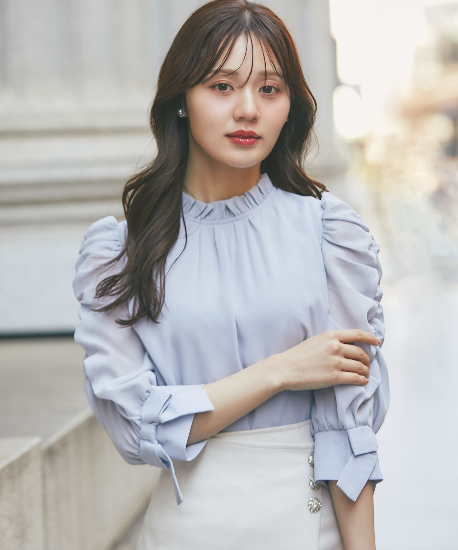 袖口りぼん付きパワーショルダーブラウス