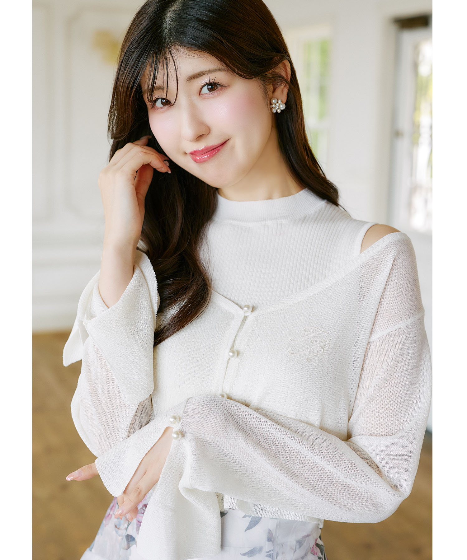 tocco トッコクローゼット リブニットトップス×刺繍入りパール釦シアーニットカーディガンのアンサンブル 