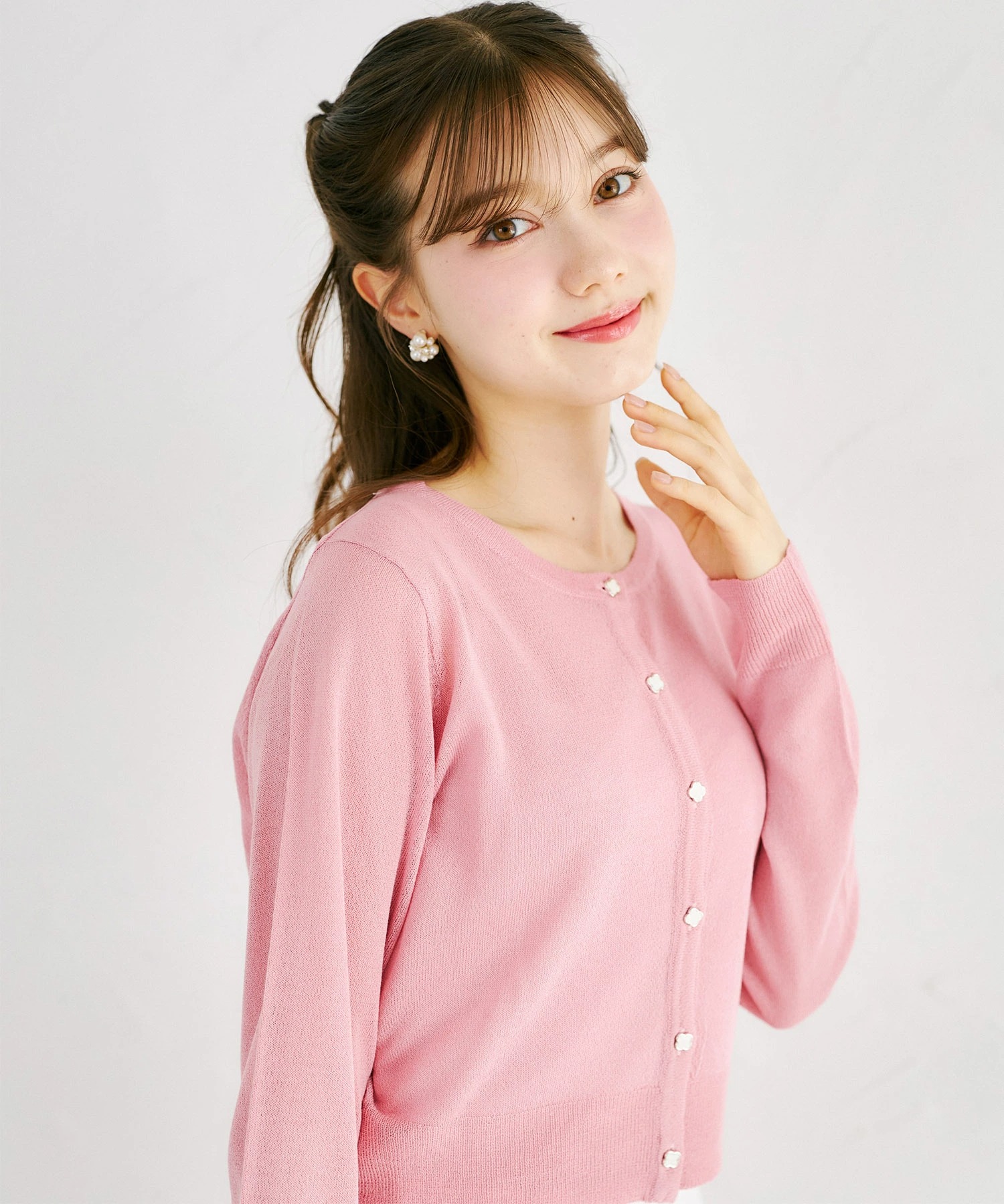 tocco トッコクローゼット　ＵＶカット＆接触冷感＆花粉防止＆ハンドウォッシュ♪フラワー釦シアーカーディガン