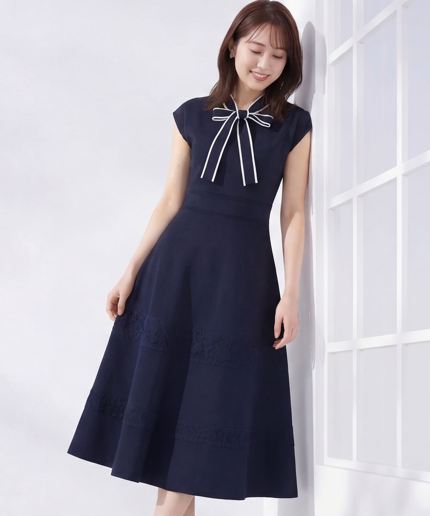 tocco トッコクローゼット 配色ボウタイリボン付きレースラインニットワンピース