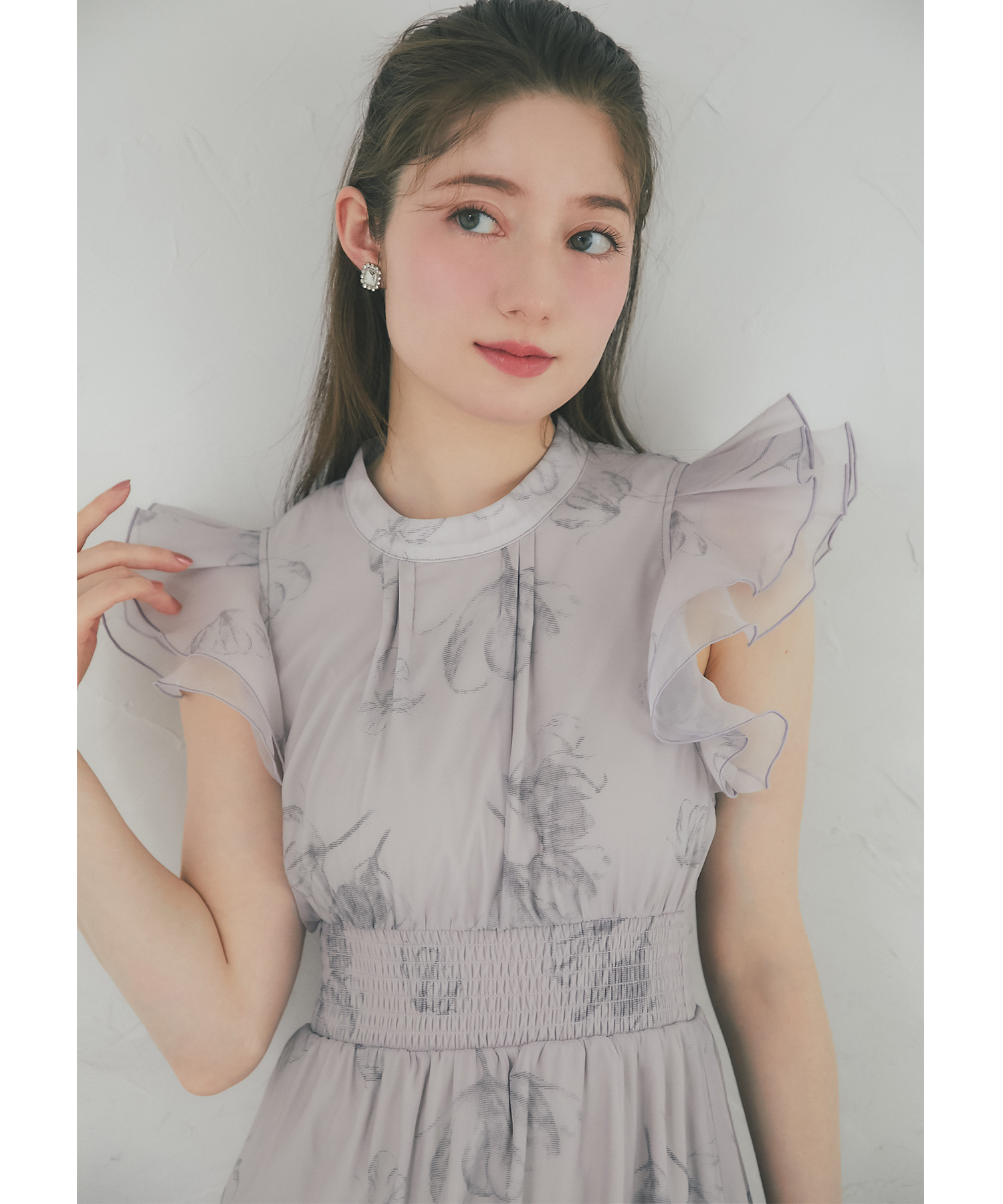 tocco トッコクローゼット 品のある可愛さと透明感が手に入るニュアンスフラワーシアーフリルワンピース