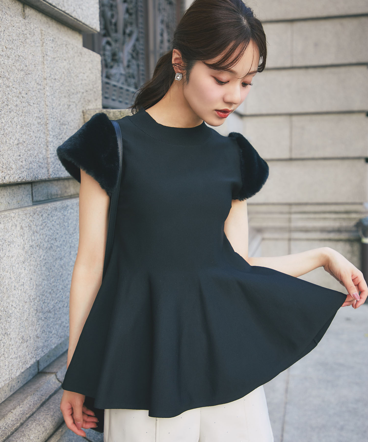 tocco トッコクローゼット ファースリーブ切り替えペプラムニットプルオーバー