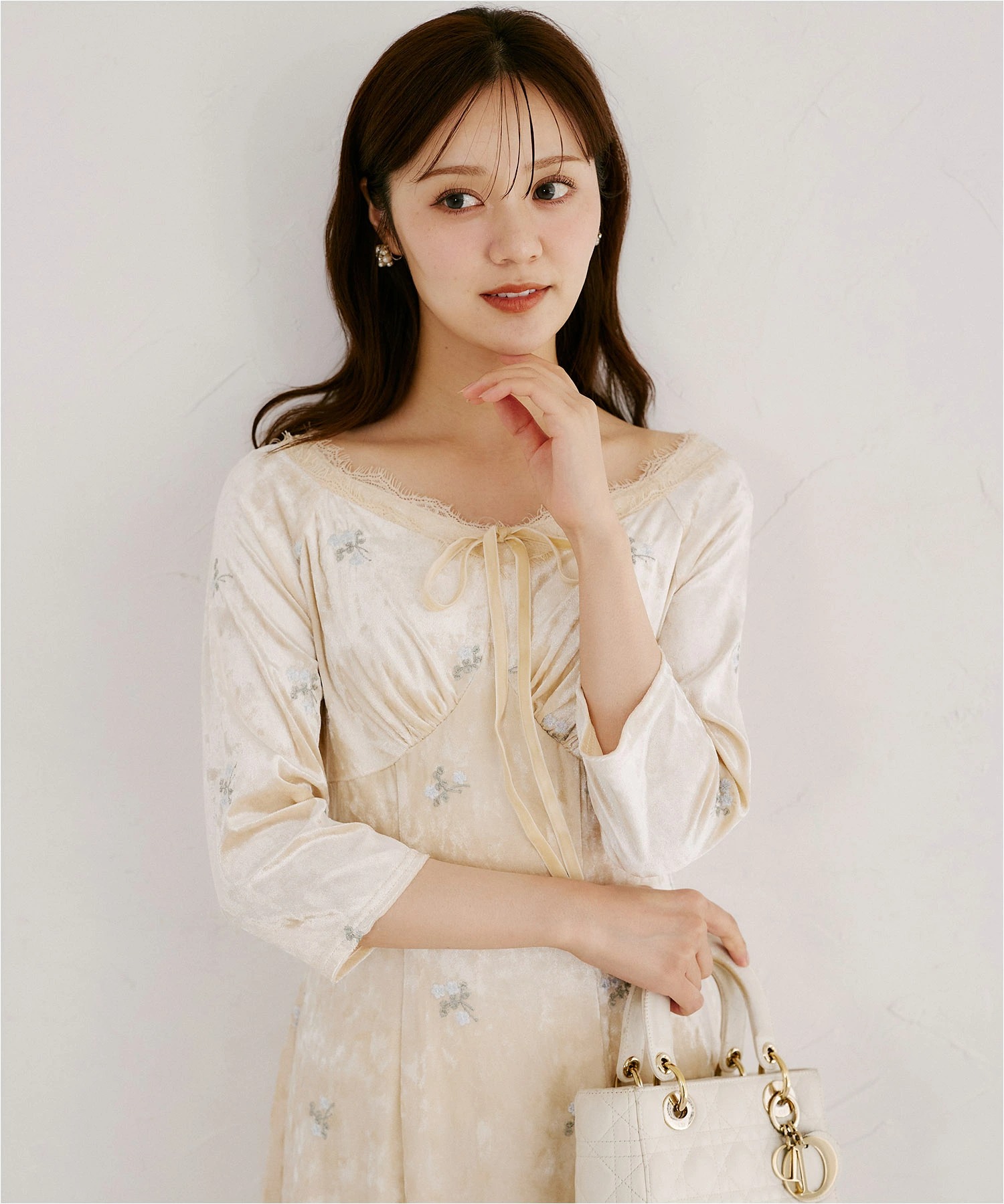tocco トッコクローゼット 【リボン付き小花刺繍ベロアレースラインワンピース