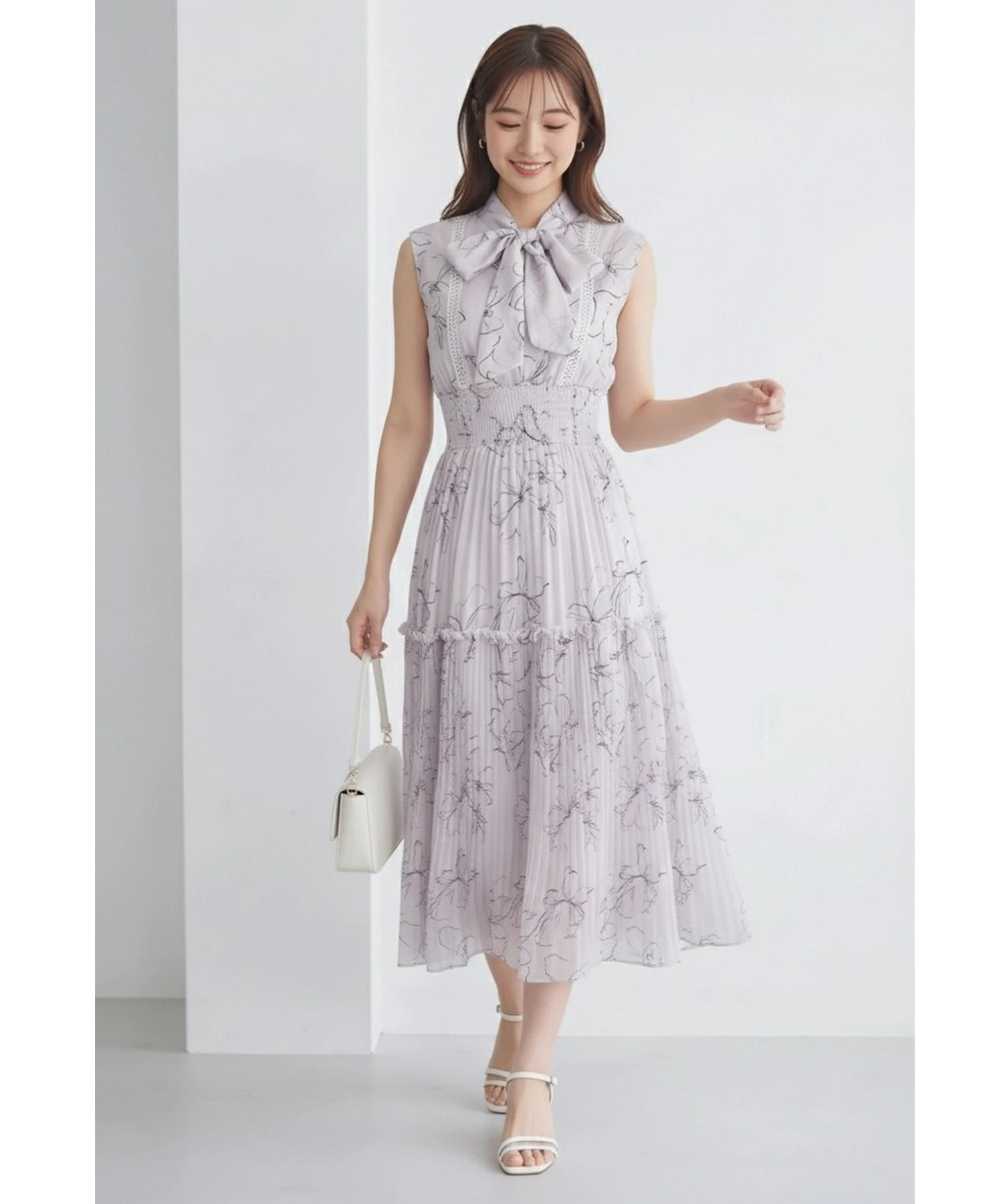 これ1枚で瞬時に着映えるラメシアーラインフラワーティアードプリーツ