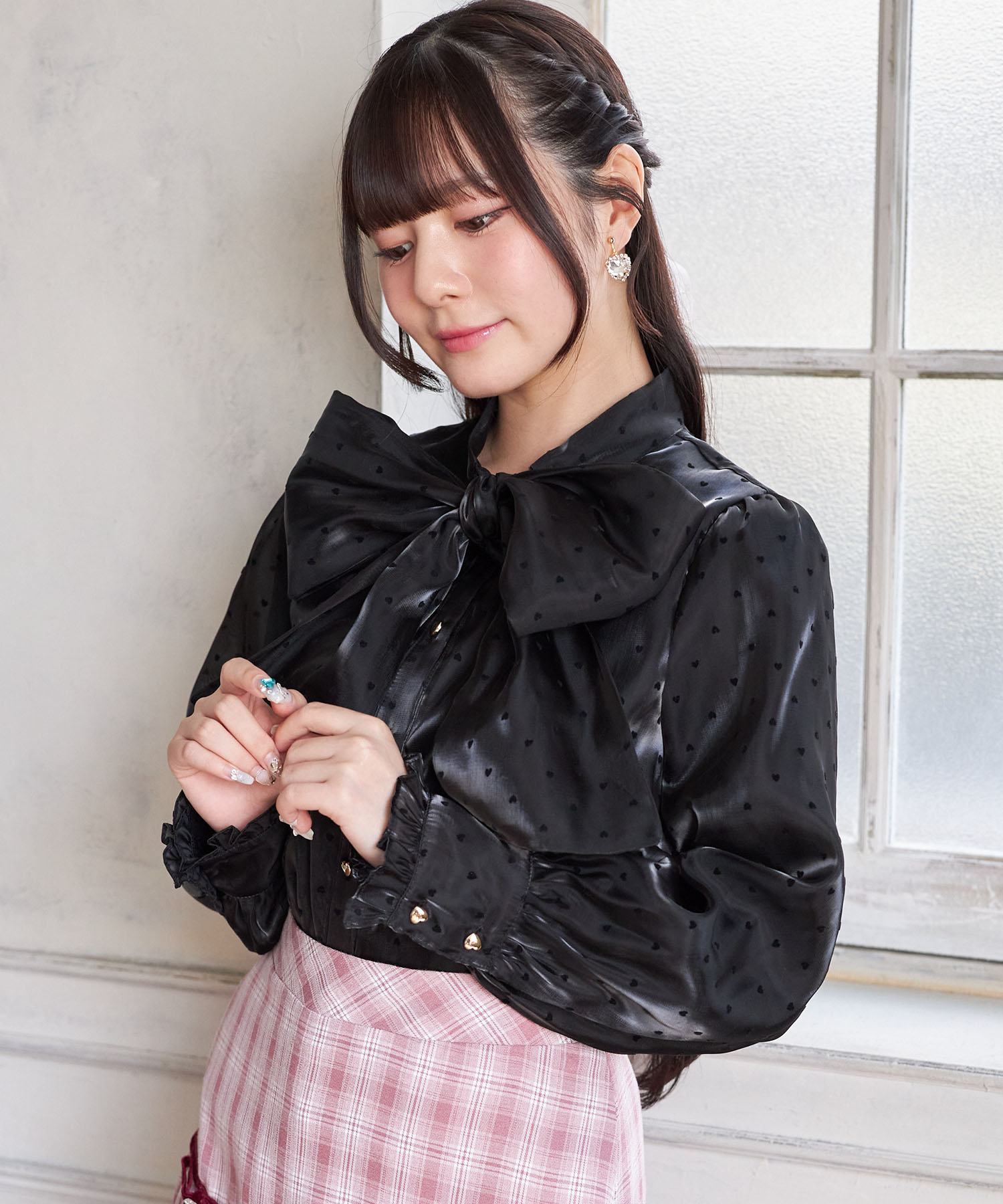 ハート釦ボウタイリボン付きハートフロッキーブラウス