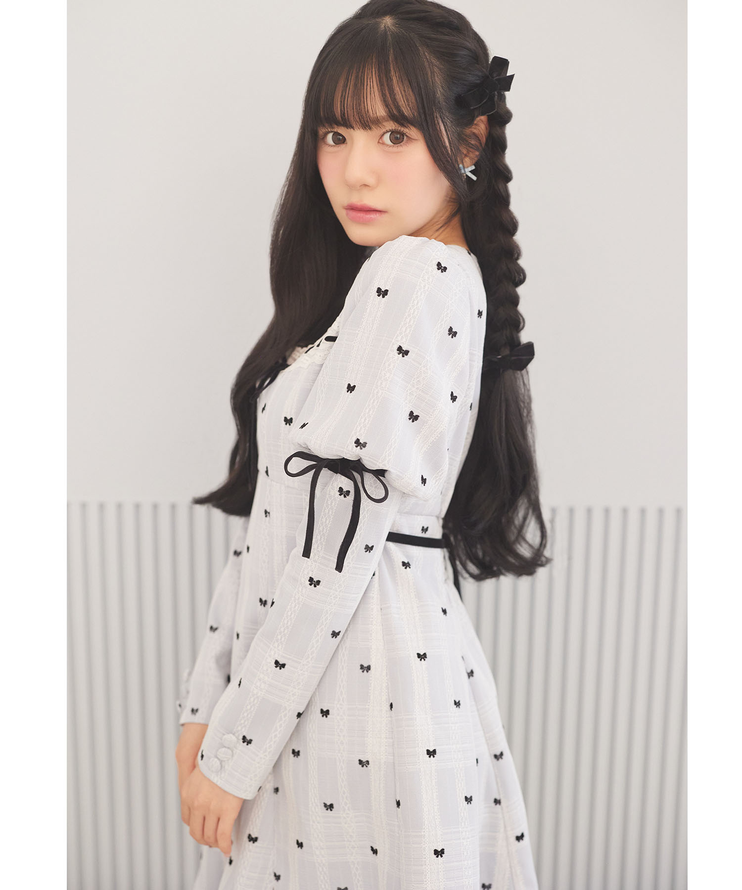 ベロアリボン付きフロッキーリボン×レースワンピース