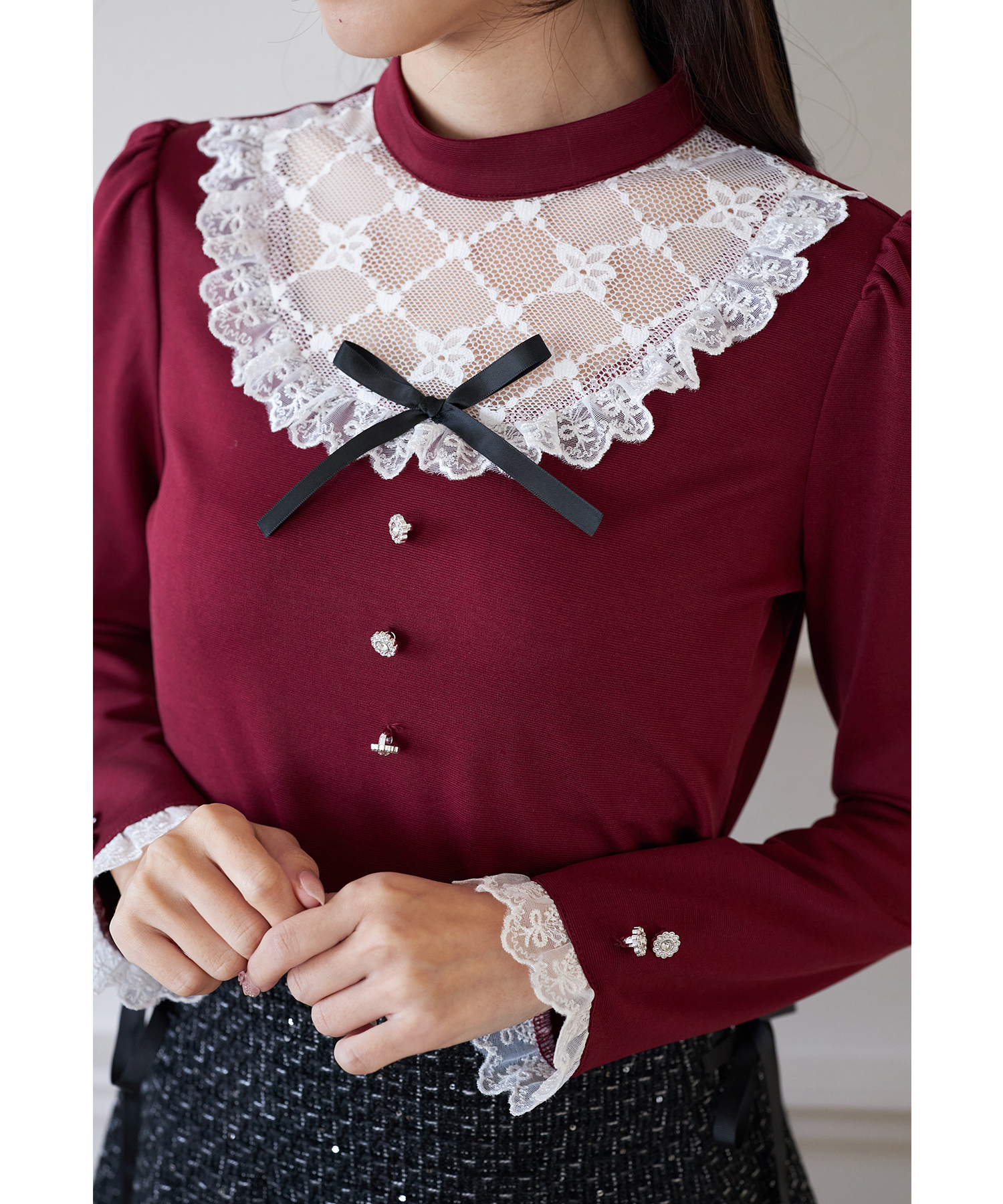 リボン＆ビジュー付きレースフリルハイネックカットソープルオーバー