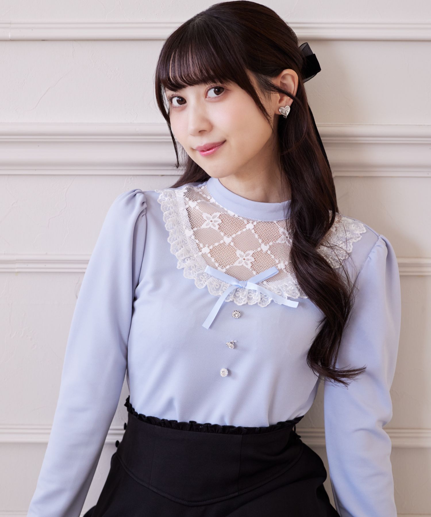 リボン＆ビジュー付きレースフリルハイネックカットソープルオーバー