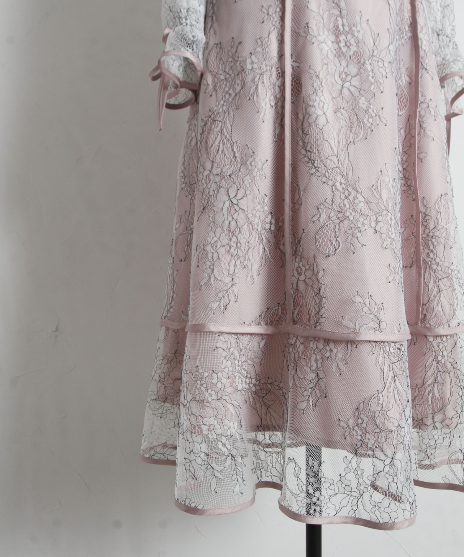 リボン付きフラワーラインレースワンピース