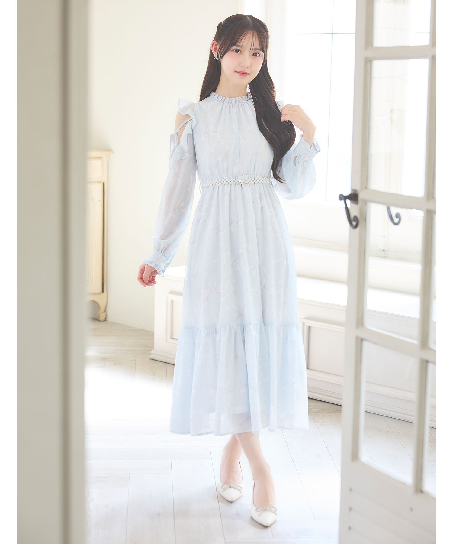 パールベルト付きリボン柄オープンフリルスリーブワンピース