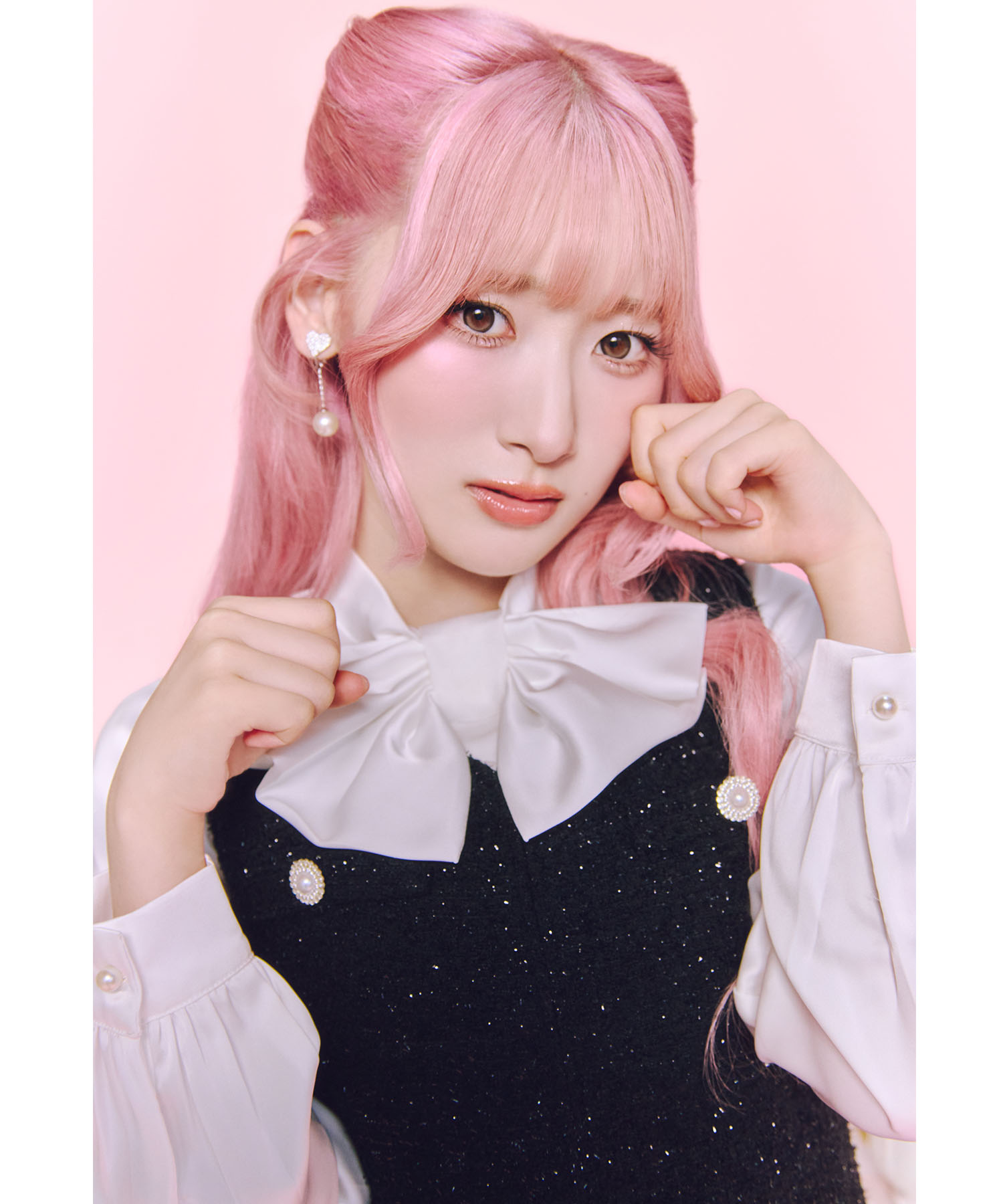 お嬢様ムード満点♪艶めきビッグリボンサテンブラウス